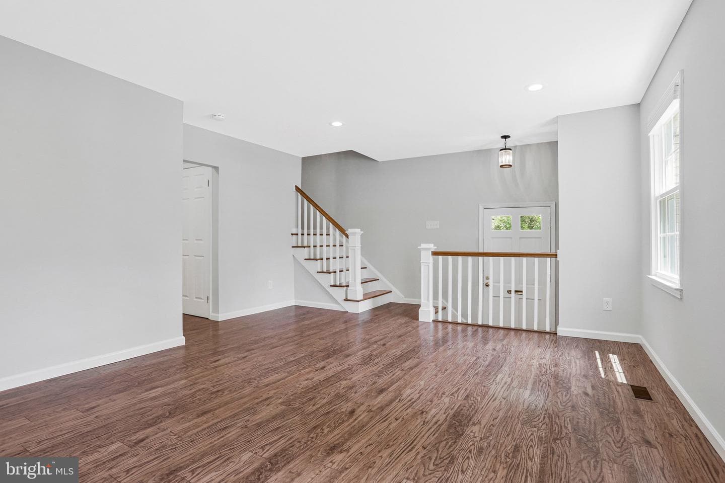 8346 Glastonbury Court photo 9