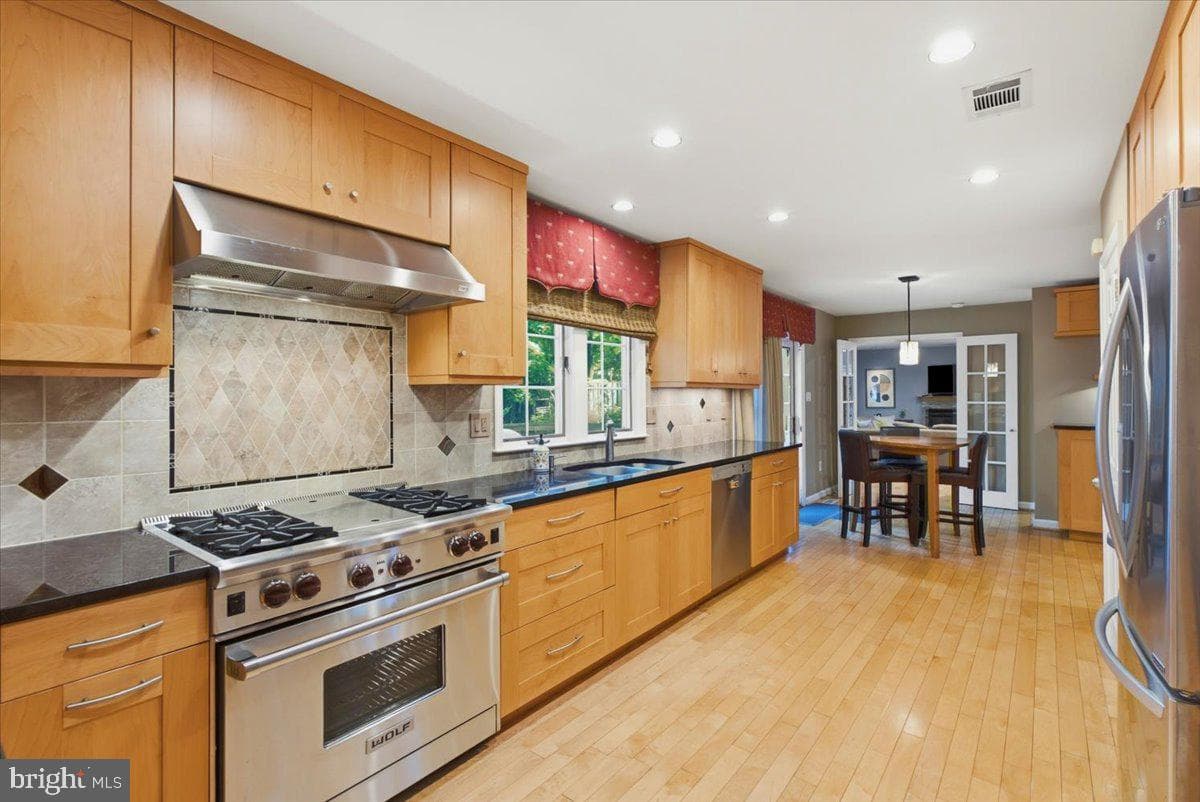 5803 Hall Street photo 3