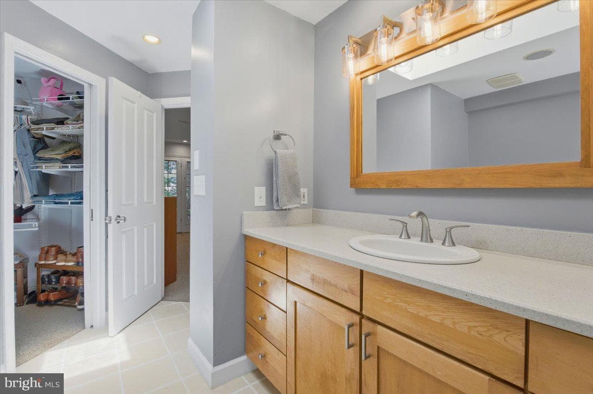 5803 Hall Street photo 35