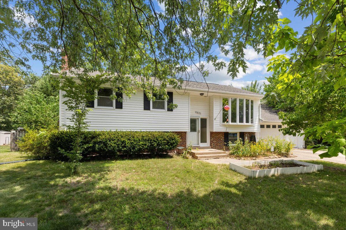 5627 Ottawa Road photo 1