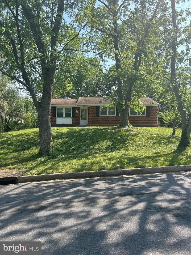 5809 Larpin Lane