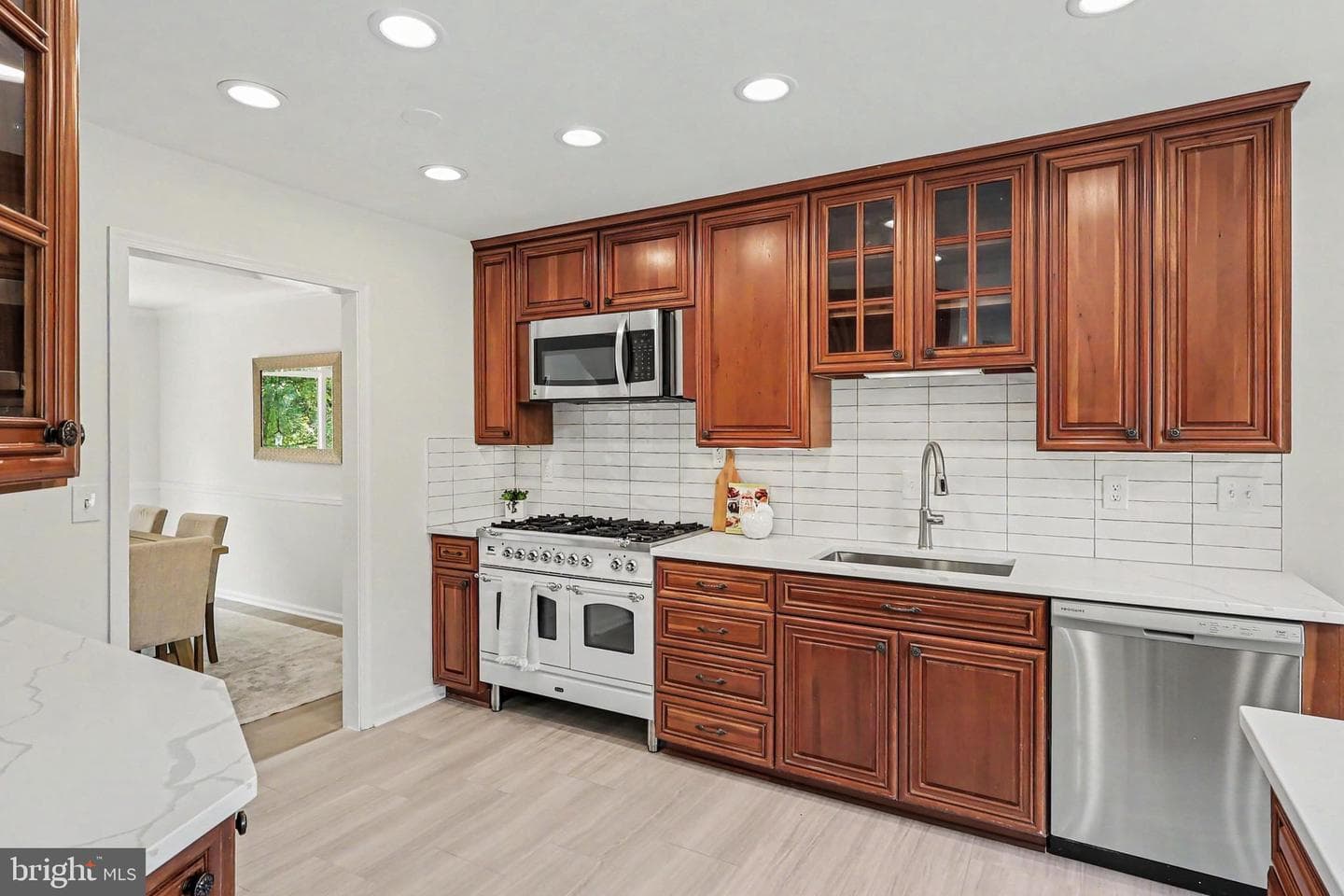 810 Aaron Court photo 6