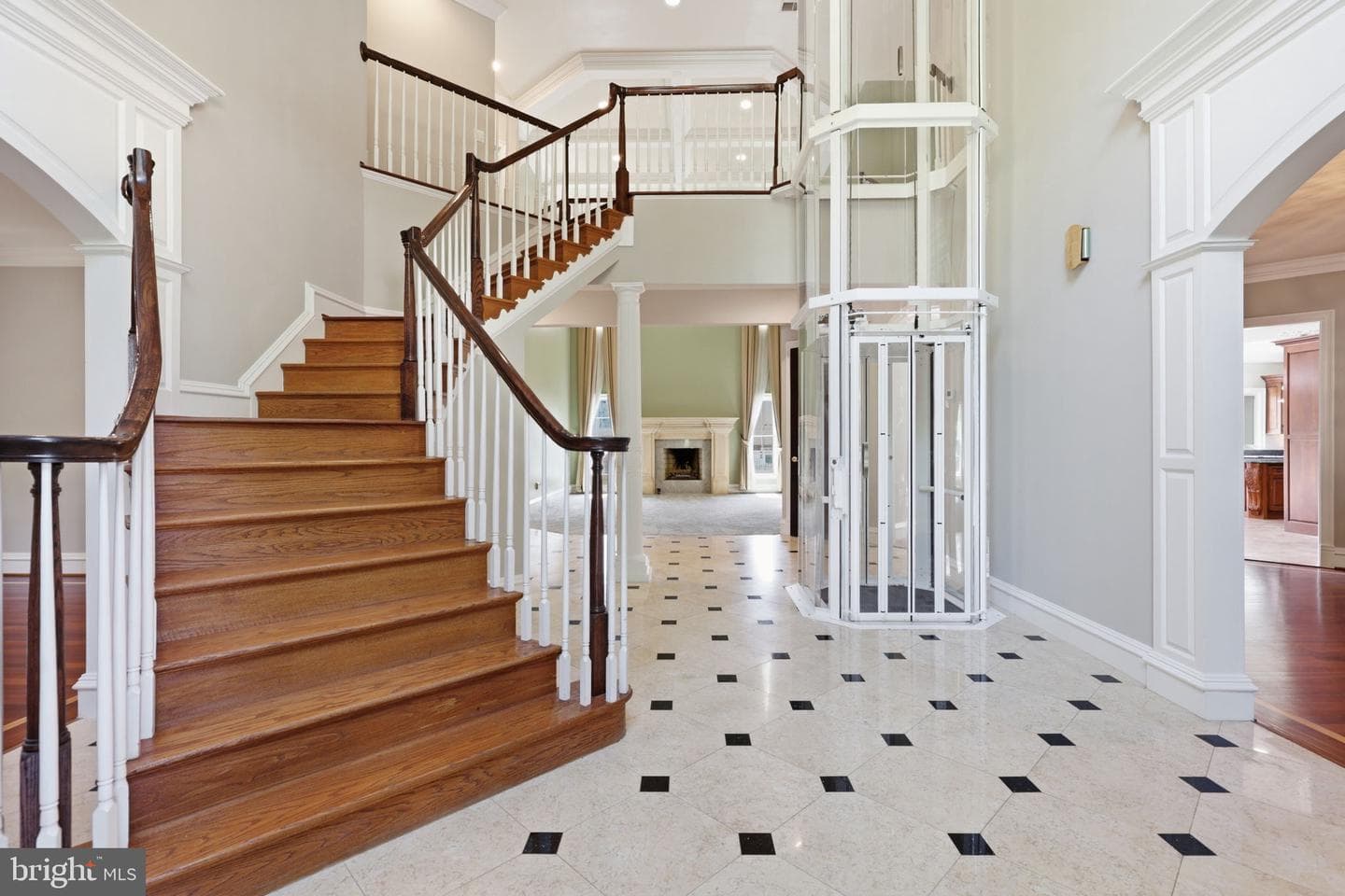 8813 Oak Leaf Drive photo 4