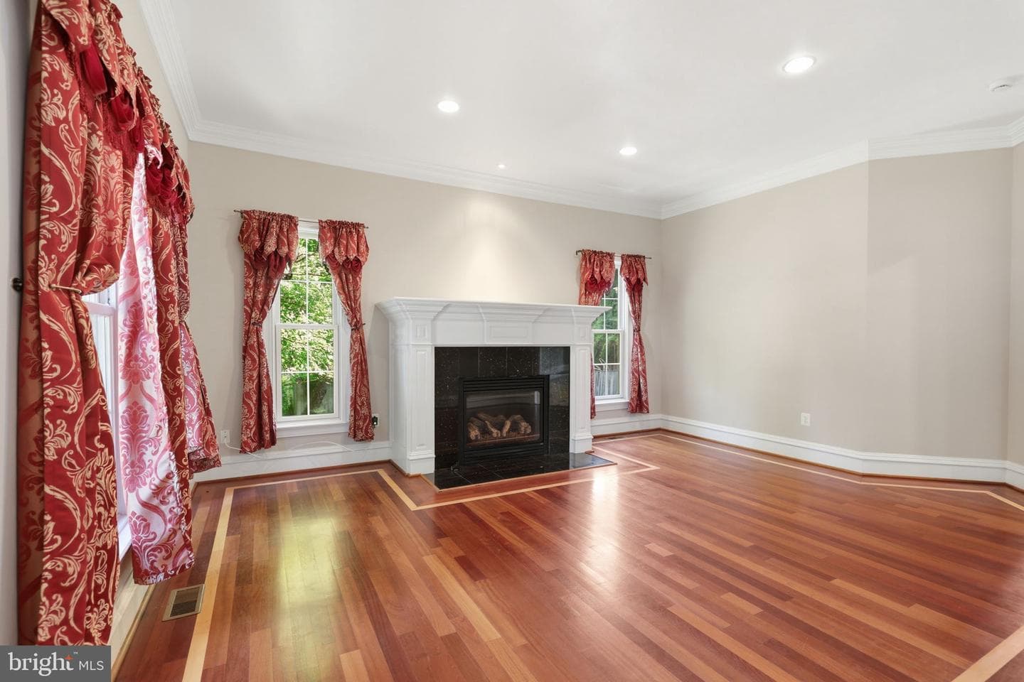 8813 Oak Leaf Drive photo 8