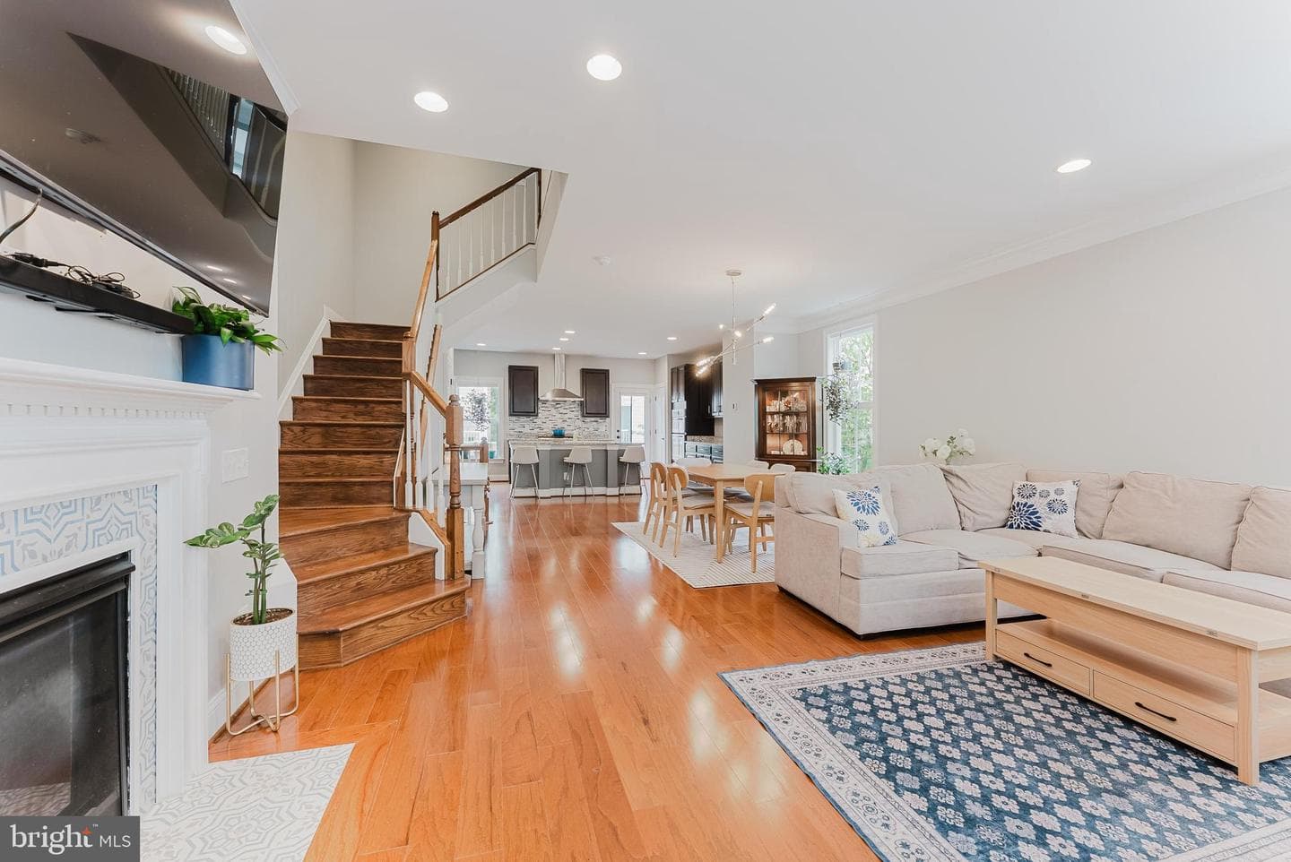 9441 Canonbury Square photo 3