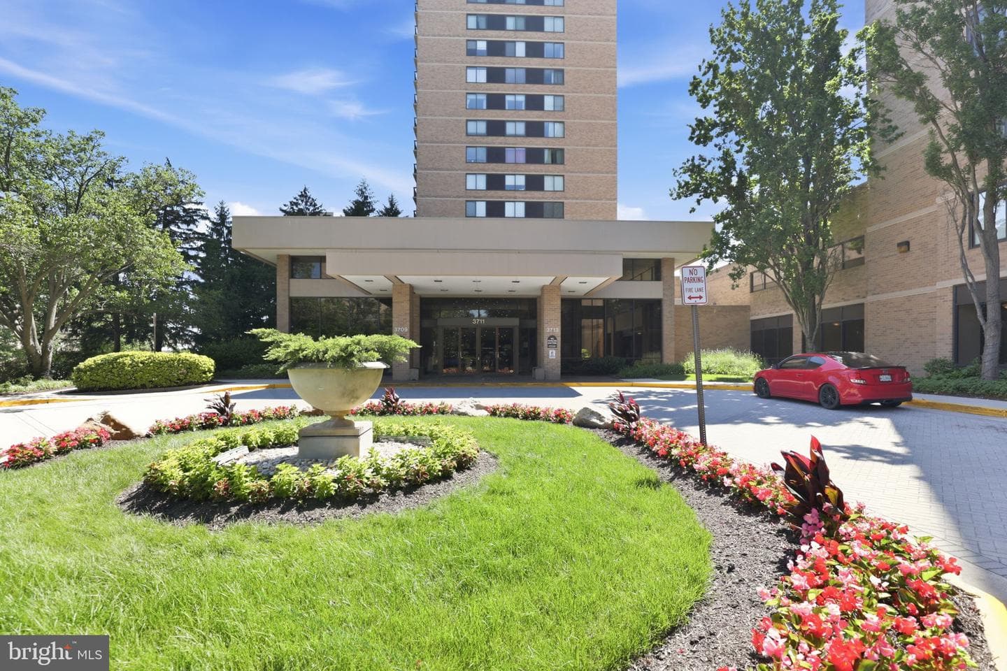3713 S George Mason Drive #810 photo 27
