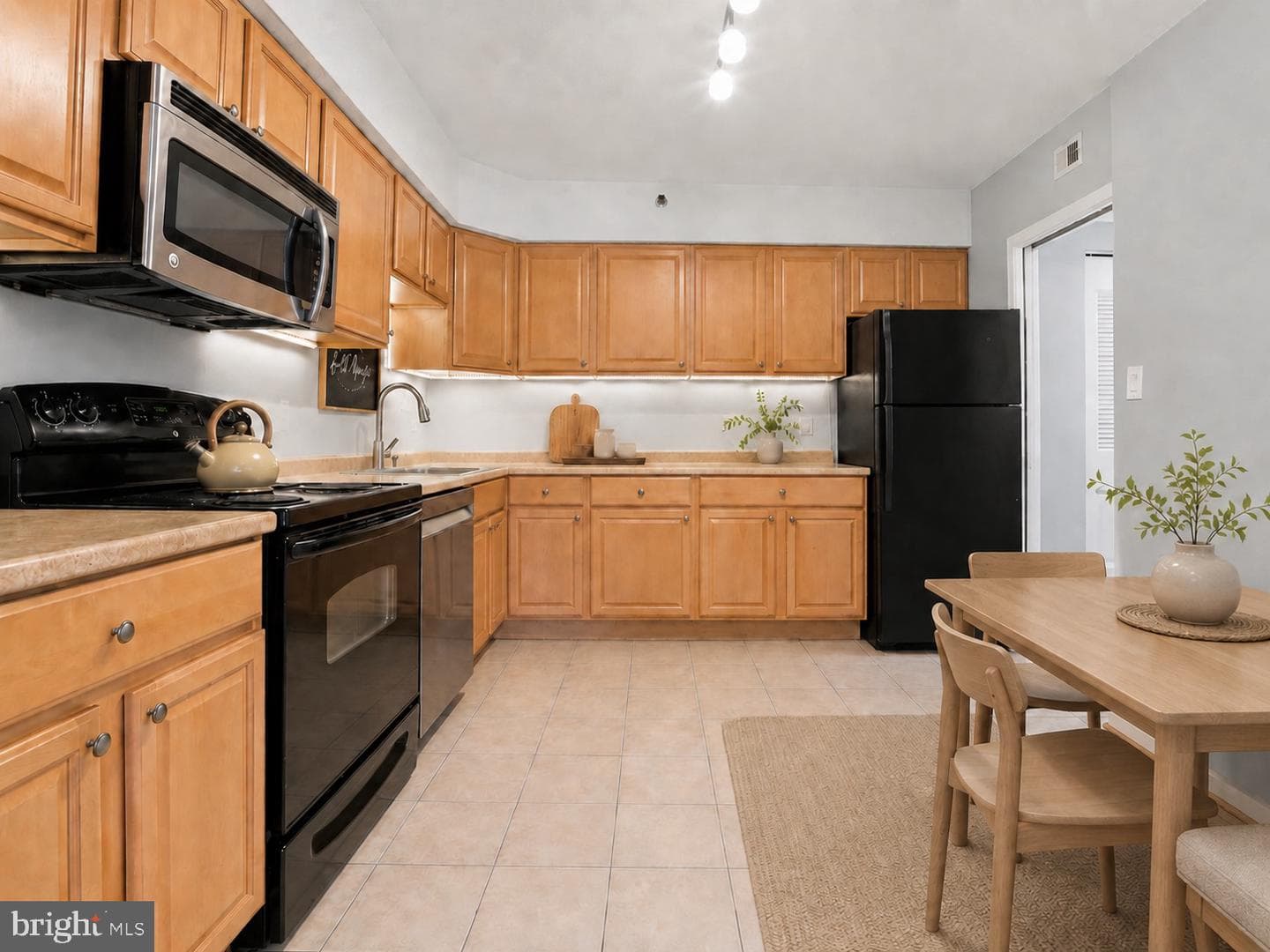 3713 S George Mason Drive #810 photo 5