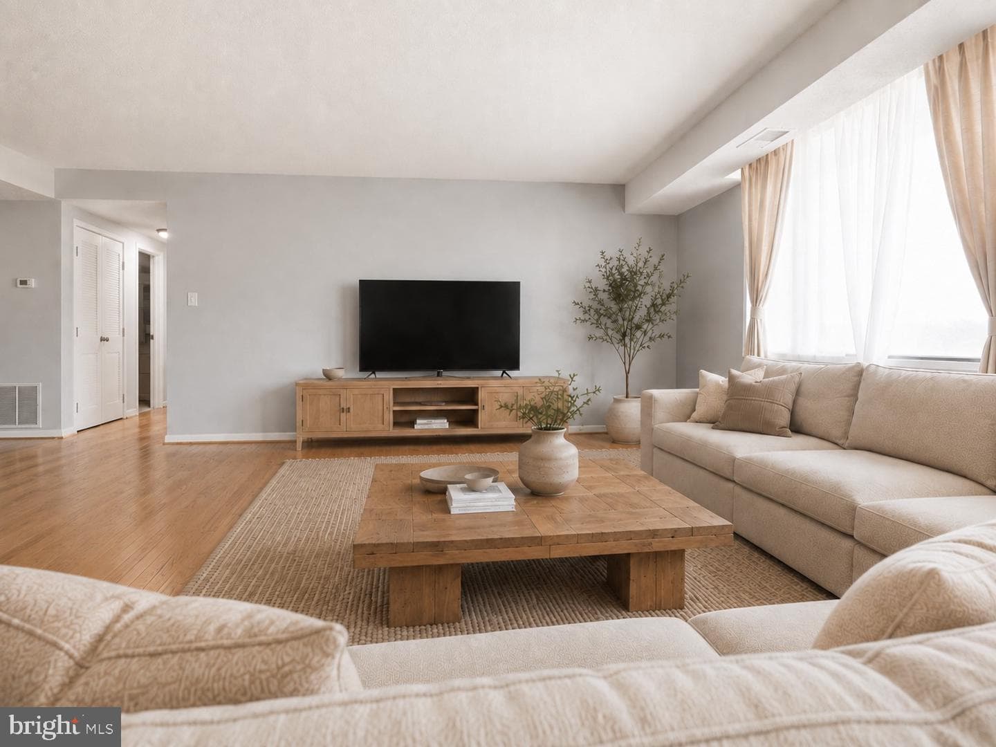 3713 S George Mason Drive #810 photo 8