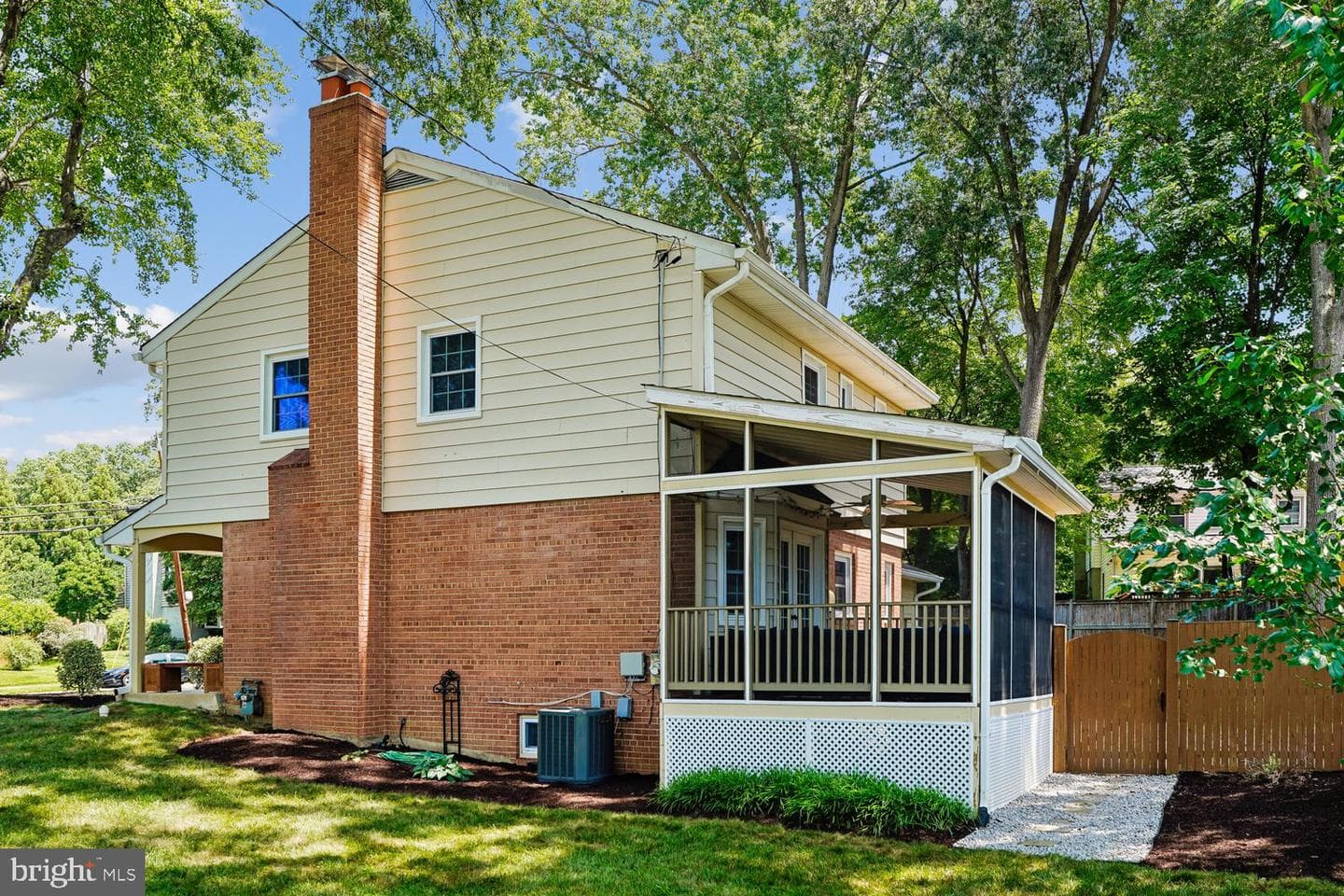 2305 Londonderry Road photo 6