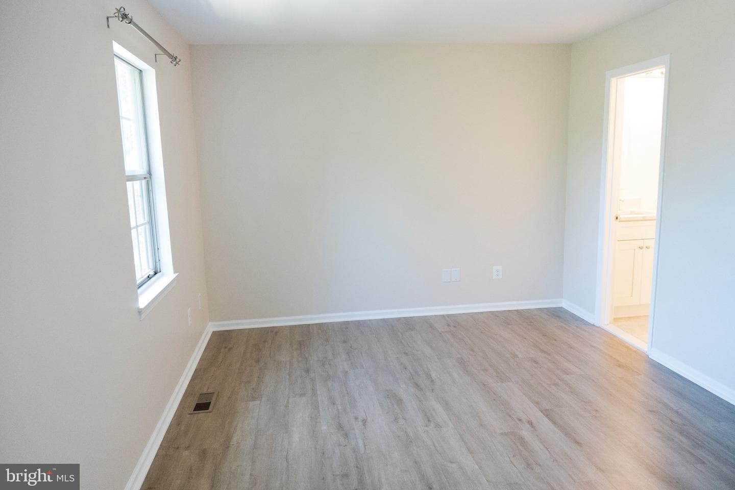 4048 Spring Run Court photo 11