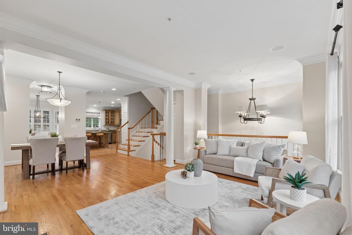1313 Mclean Crest Court photo 3