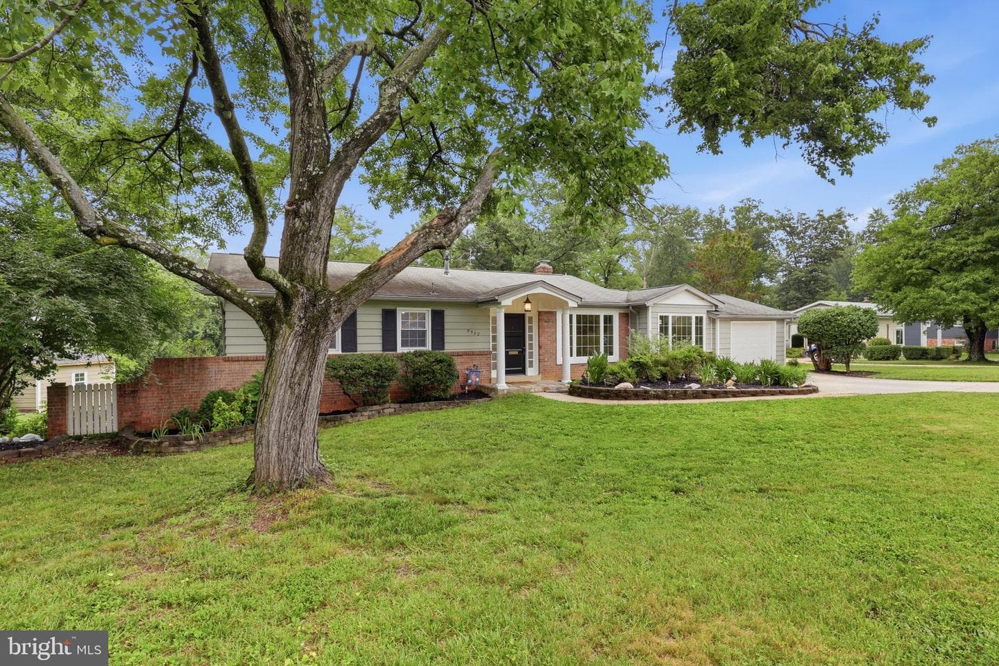 8532 S Canterbury Drive photo 3
