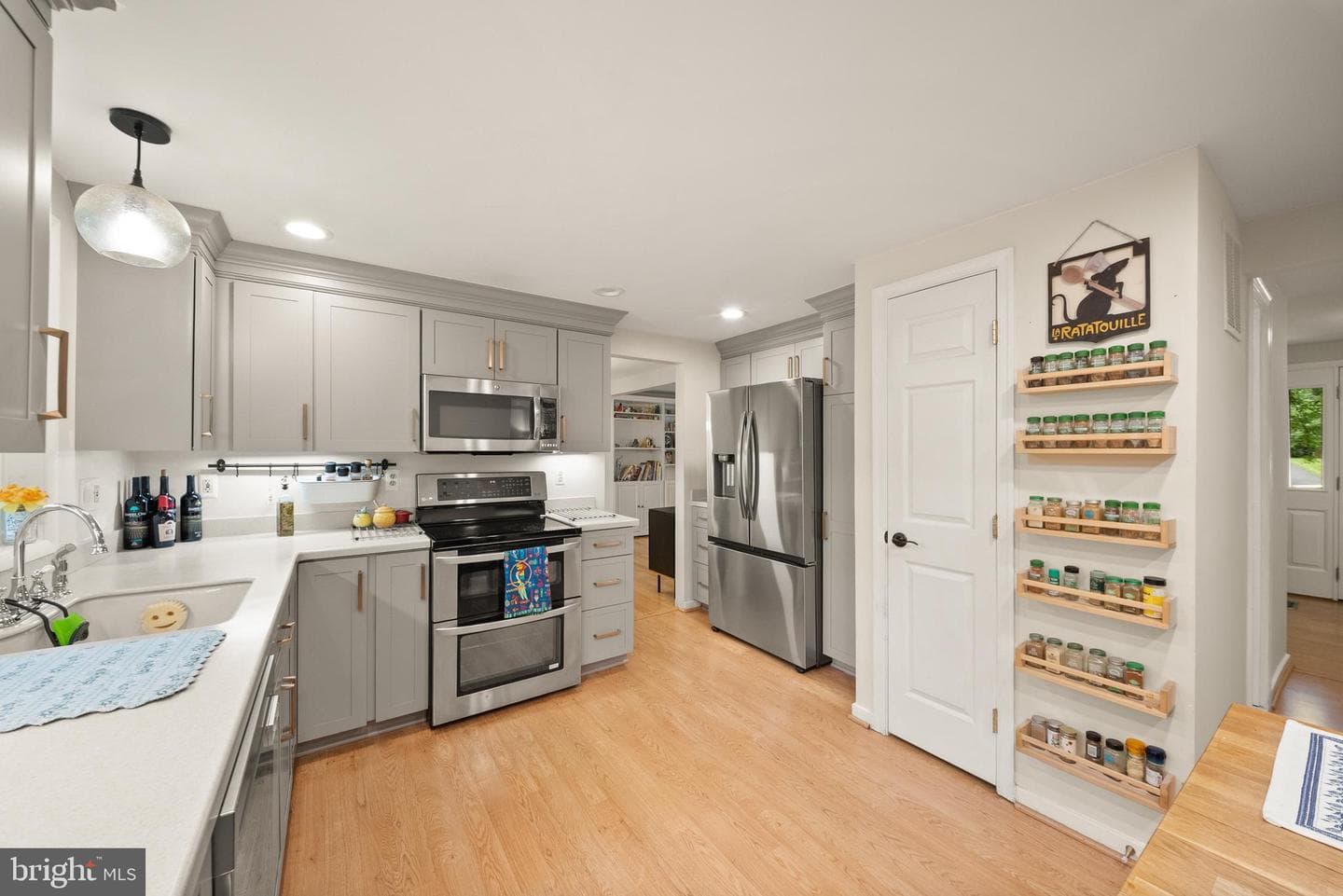 2655 Petersborough Street photo 10
