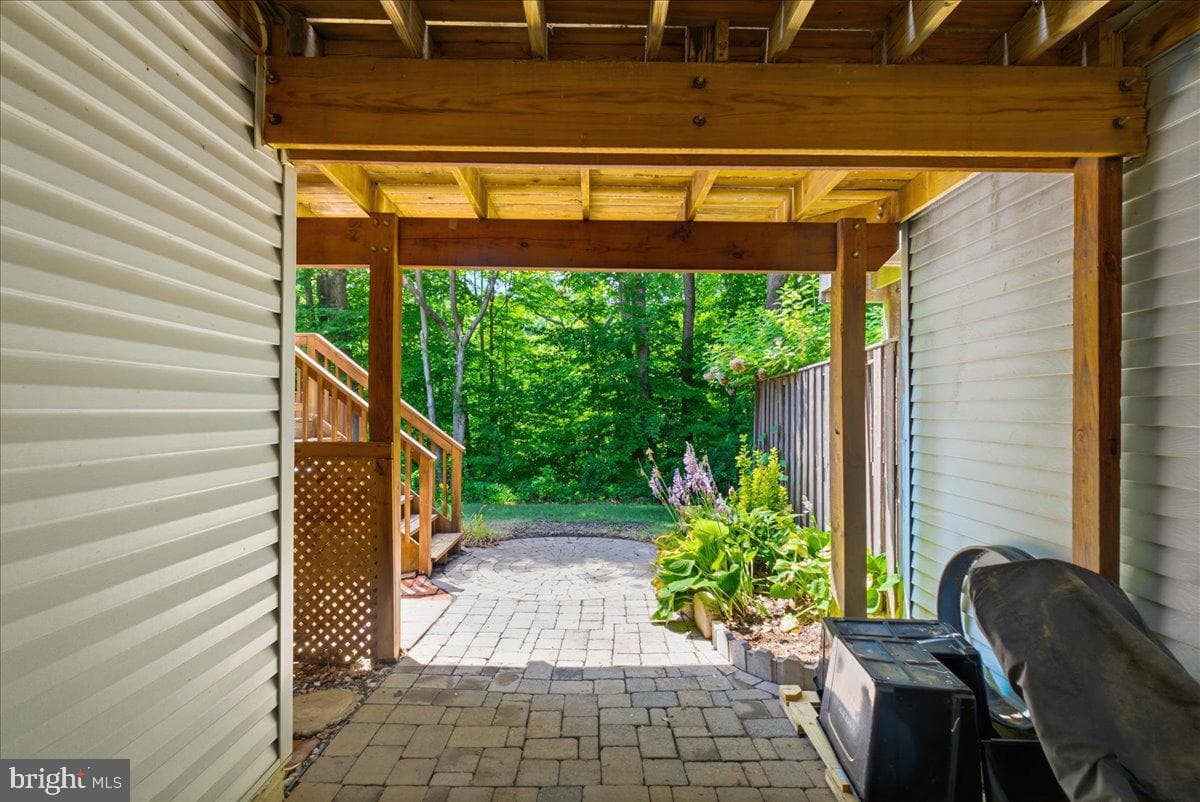 6090 Joust Lane photo 3