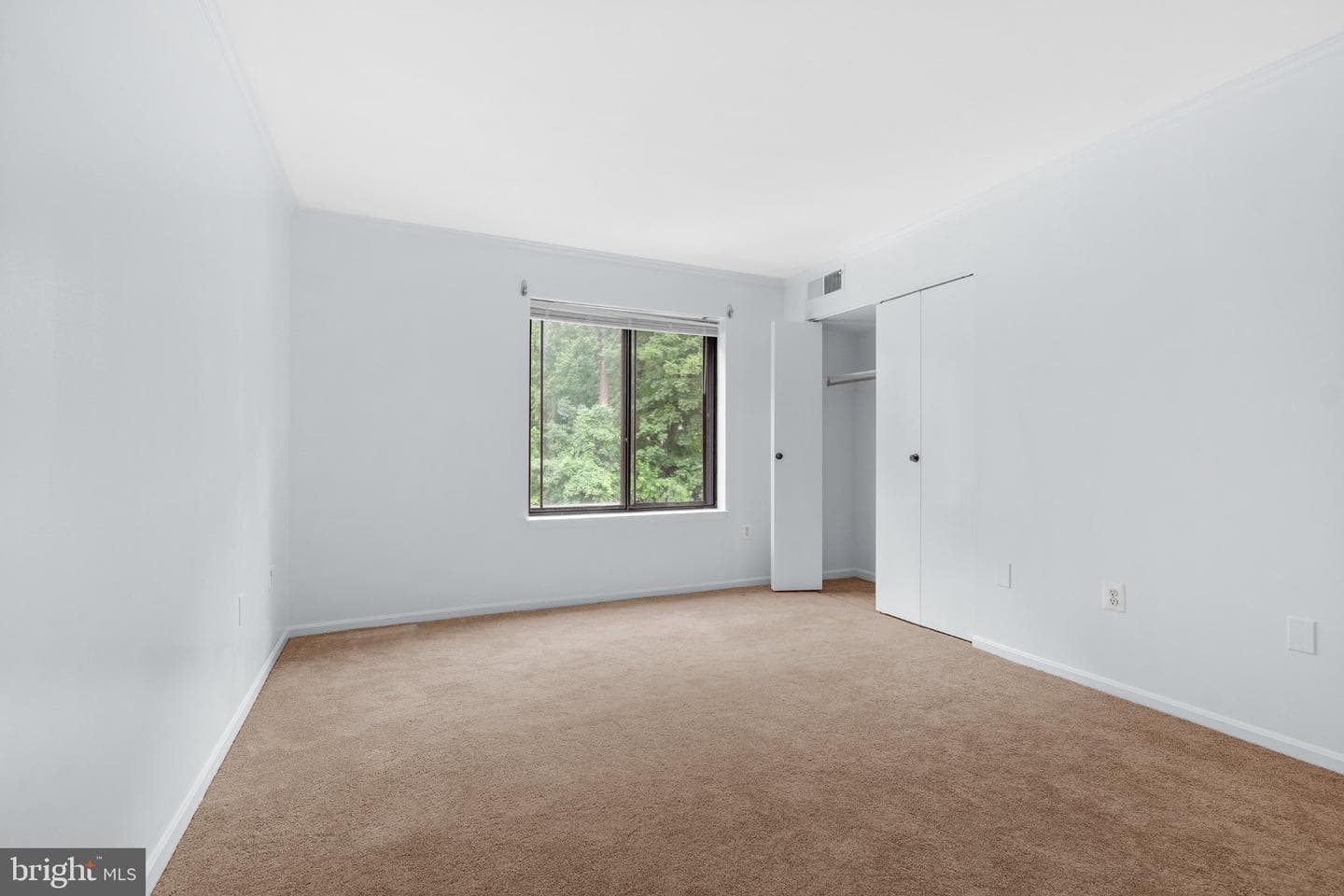 9721 Kings Crown Court #202 photo 21