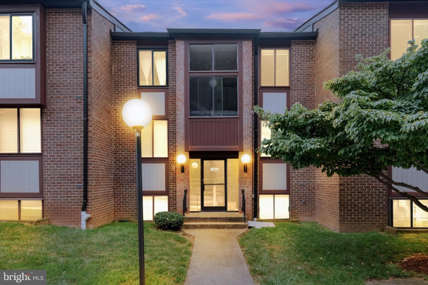 9721 Kings Crown Court #202 photo 27