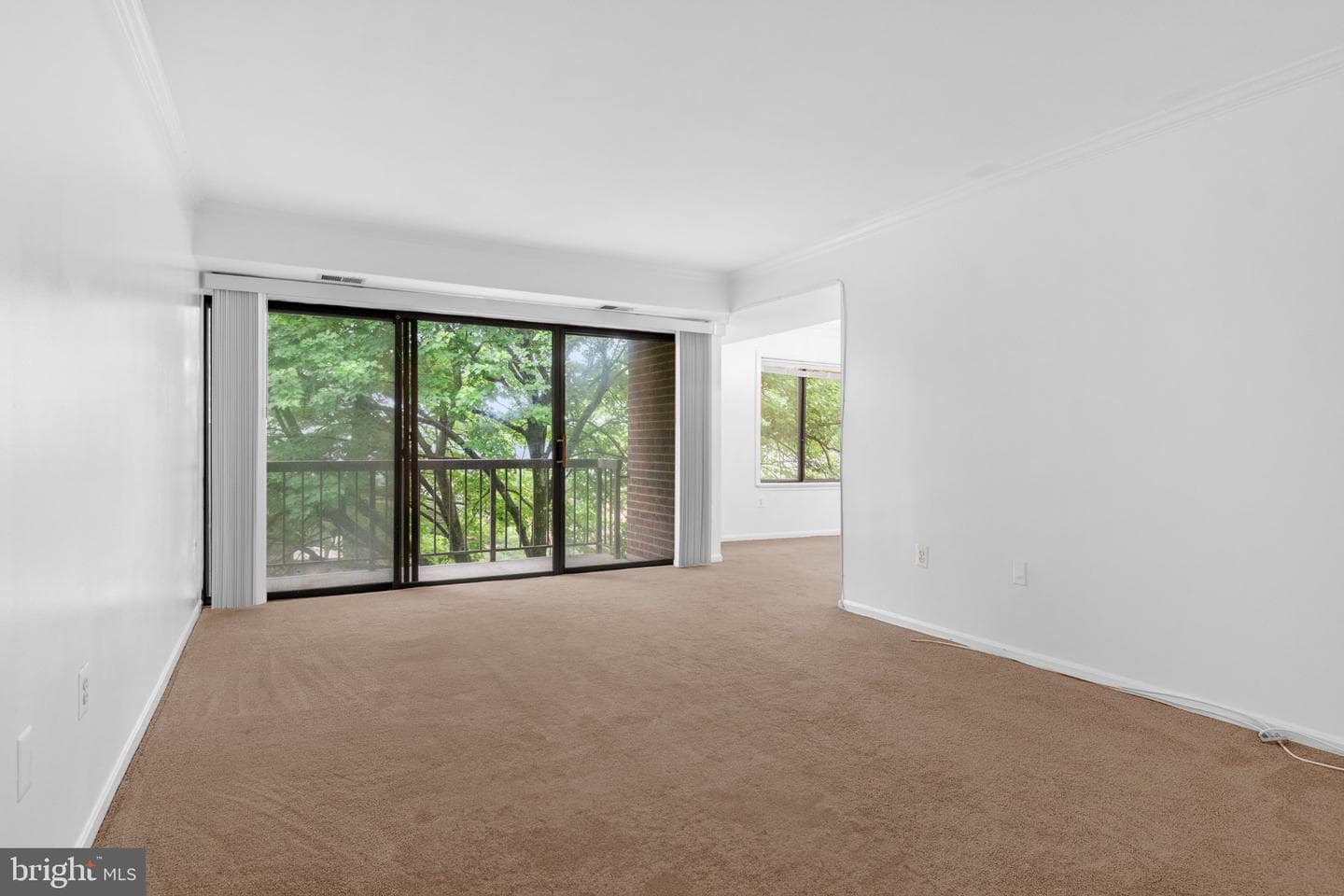 9721 Kings Crown Court #202 photo 3