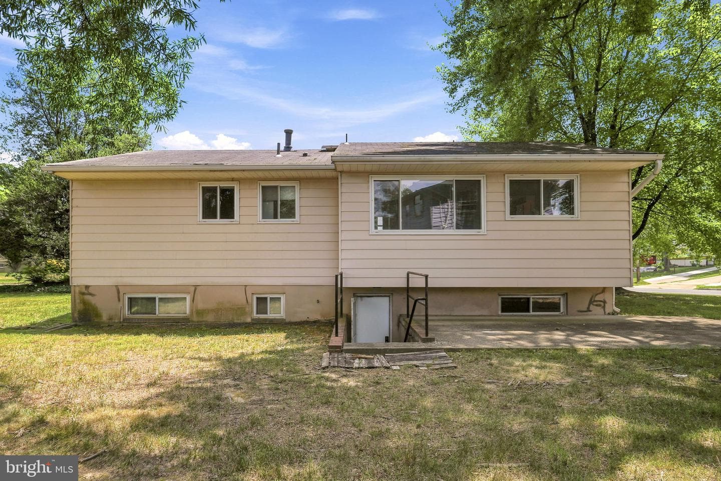 6426 Deepford Street photo 27