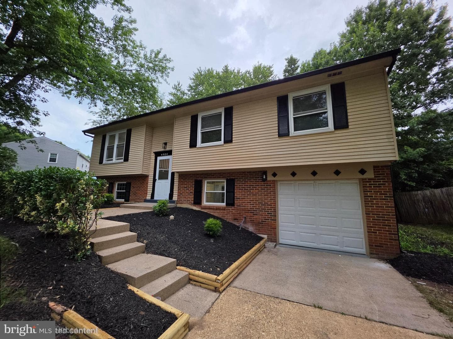 4504 Lantern Place photo 1