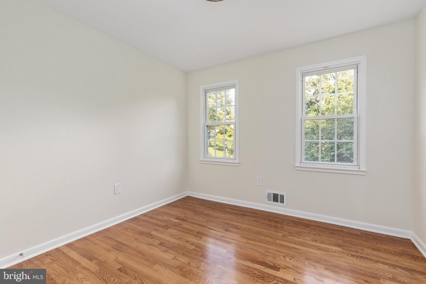9927 Barnsbury Court photo 16