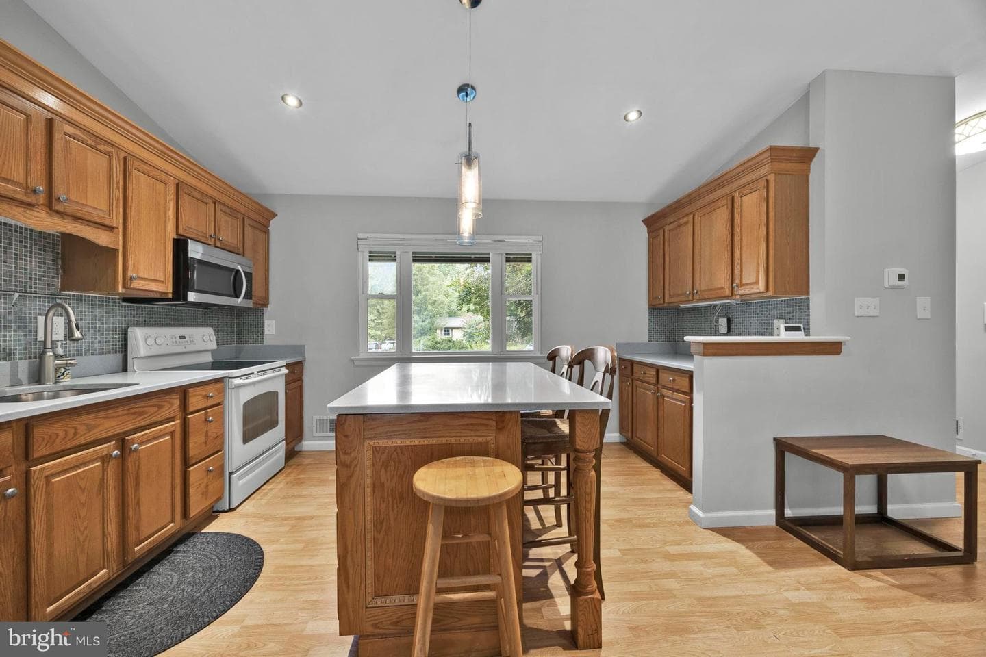 1002 Charlton Place photo 3