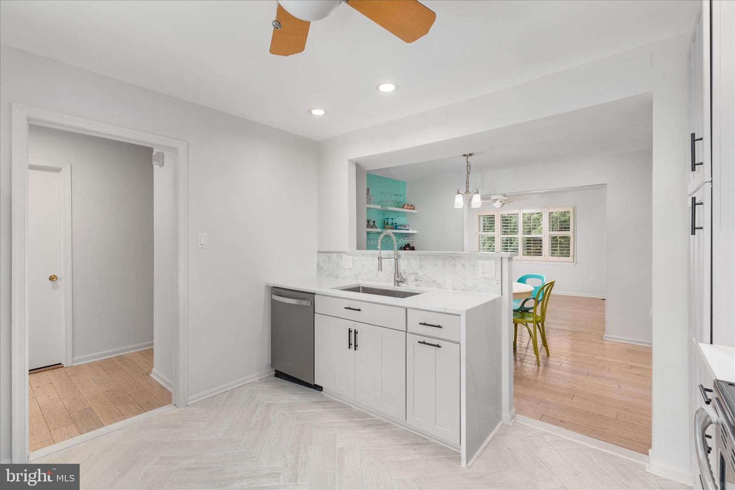 8174 Electric Avenue photo 4