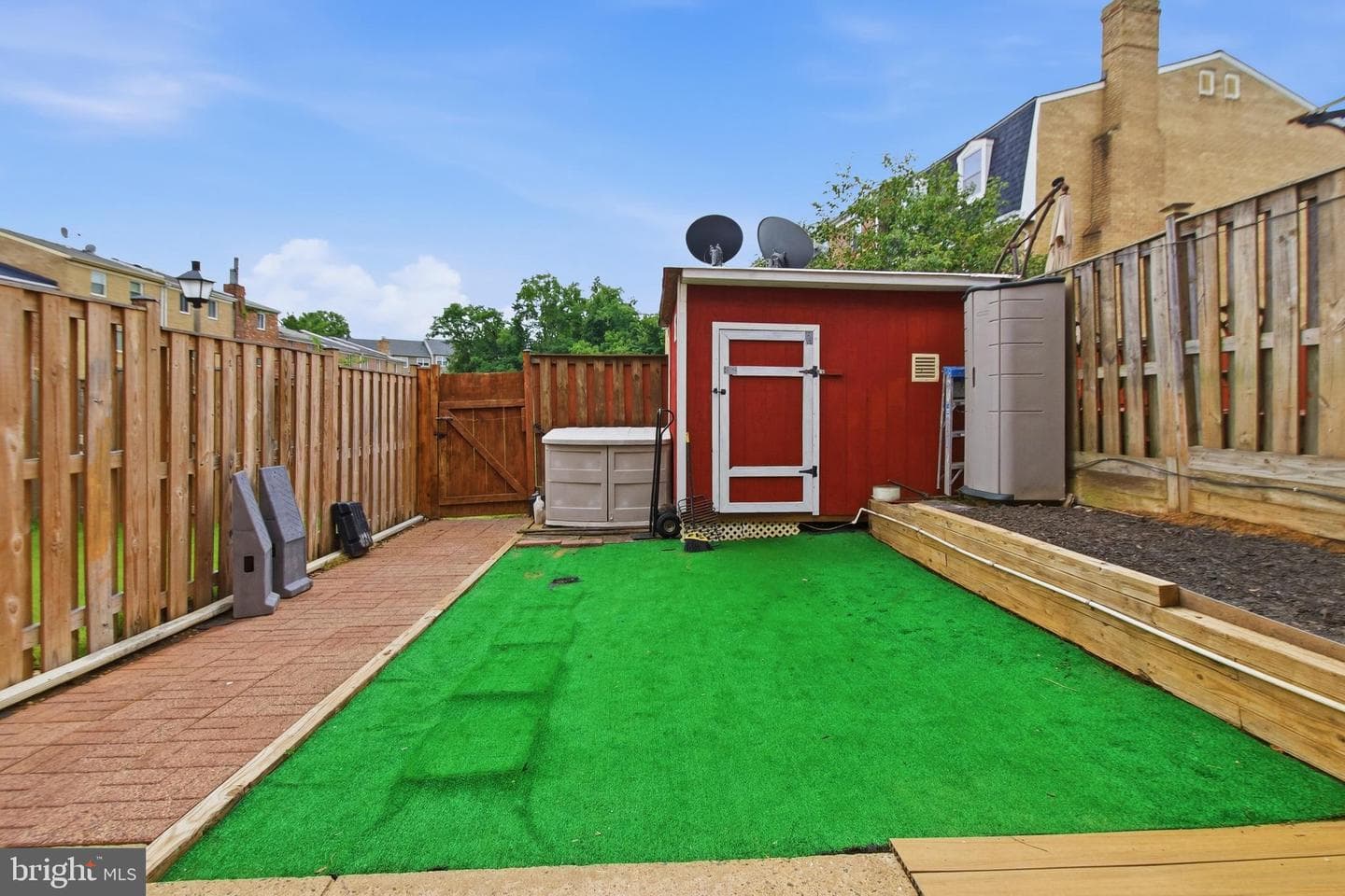 7413 Whernside Street photo 34