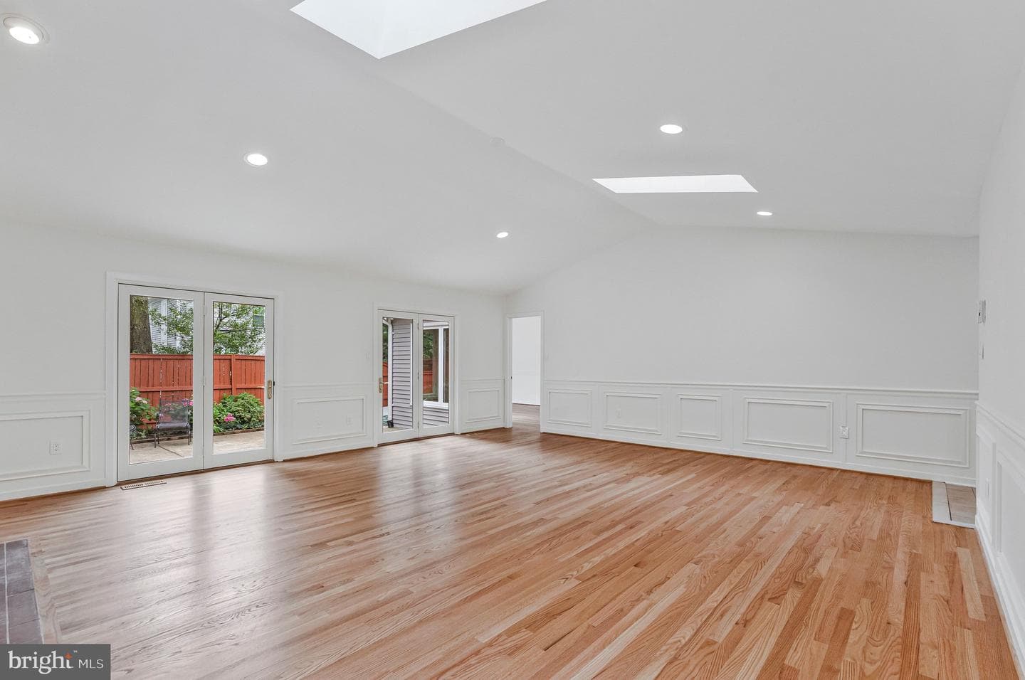 8424 Hollis Lane photo 10