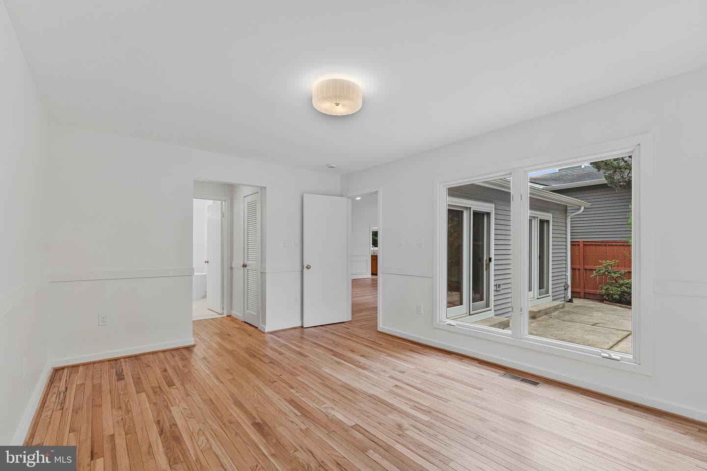 8424 Hollis Lane photo 11