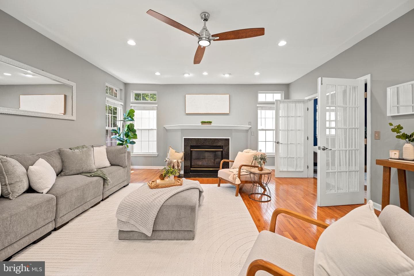 9150 Stonegarden Drive photo 3