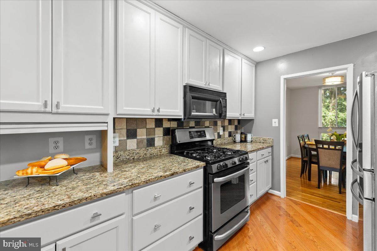 4932 Sauquoit Lane photo 18
