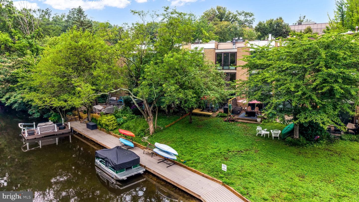 11471 W Washington Plaza W photo 42
