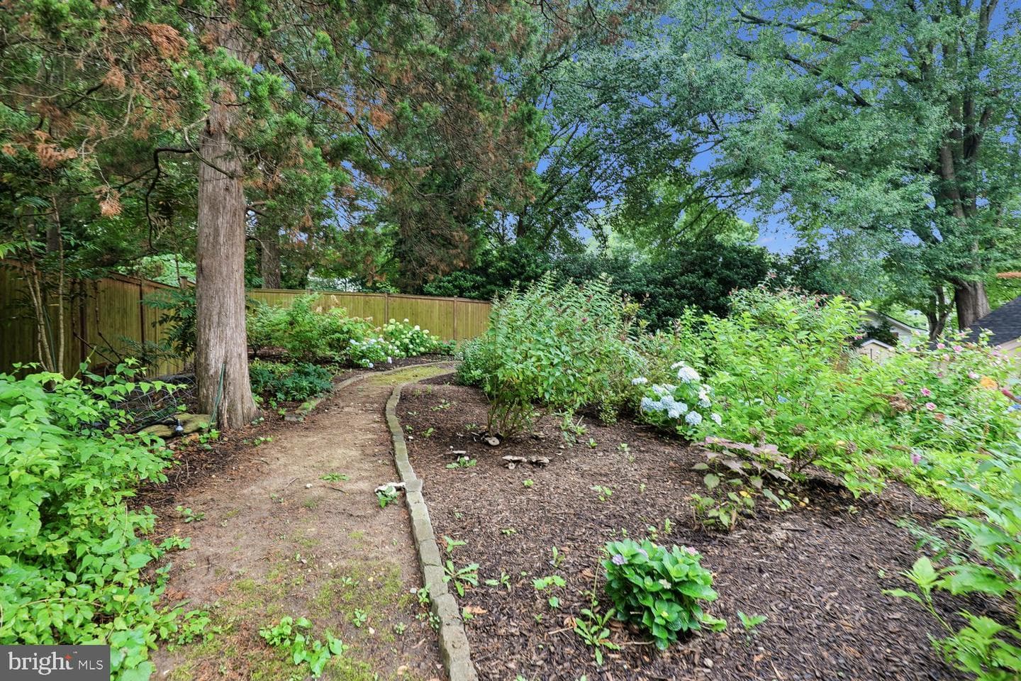 9005 Greylock Street photo 48