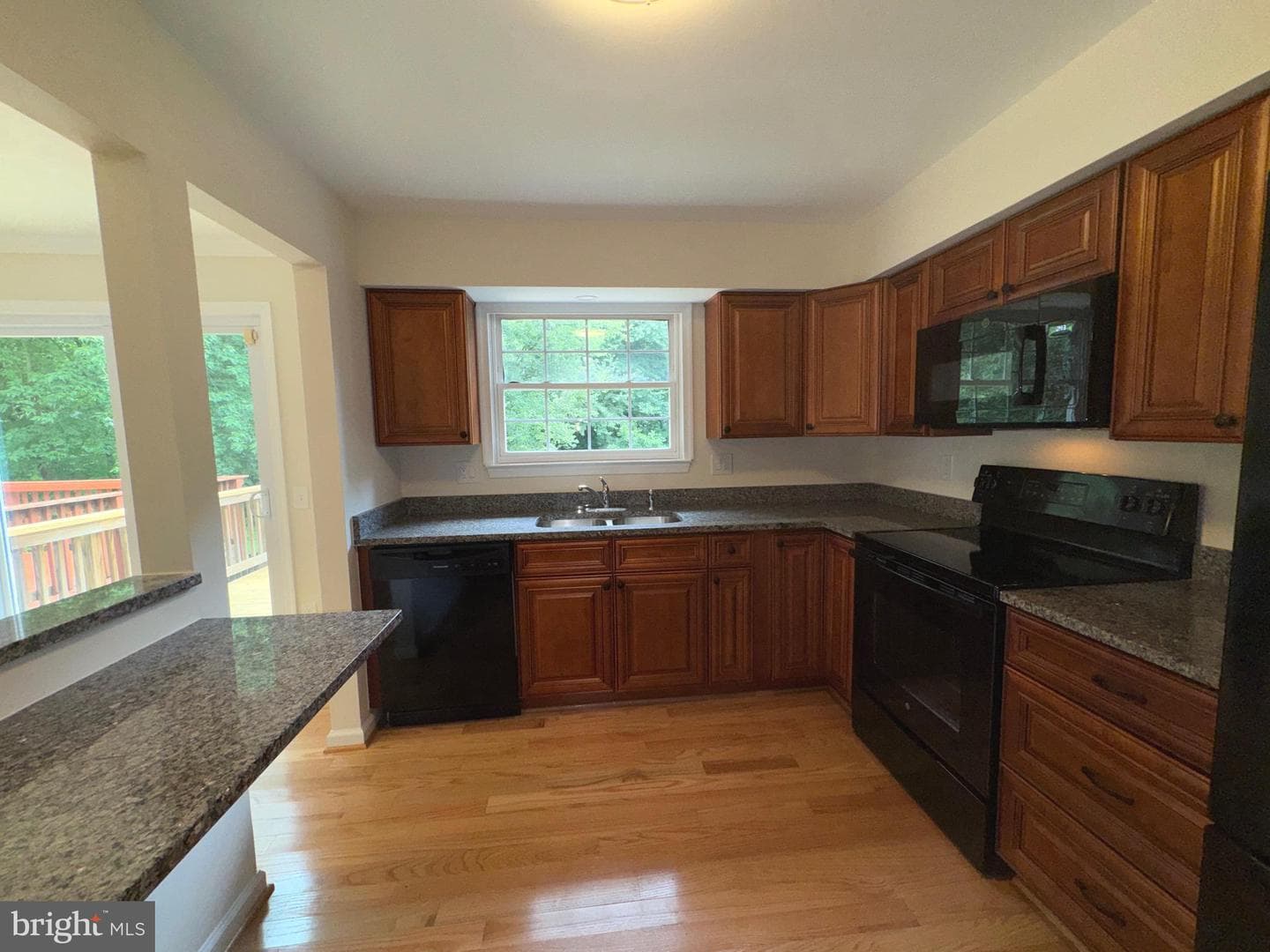 7679 Sheffield Village Lane photo 4