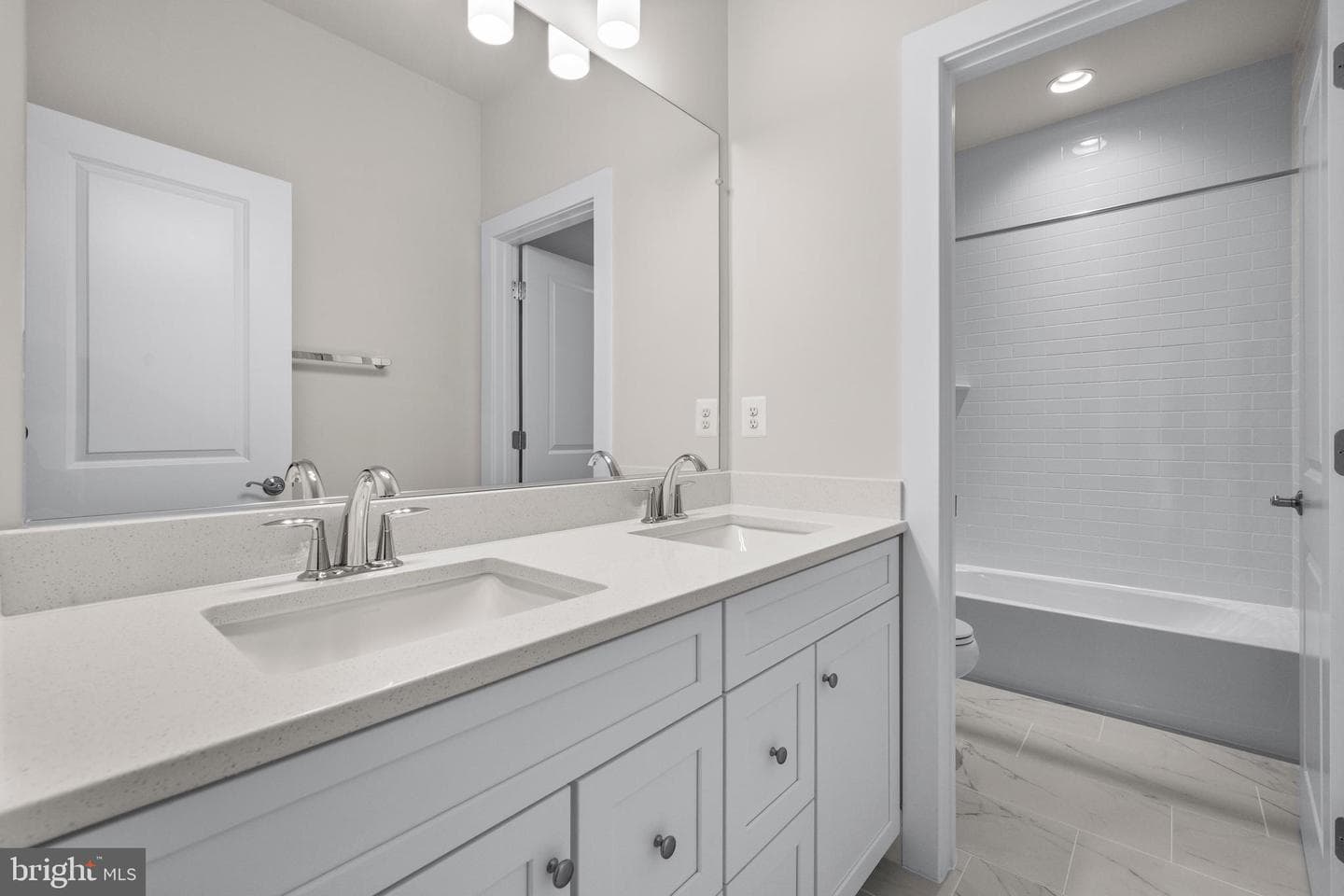7505 Magarity Road photo 47