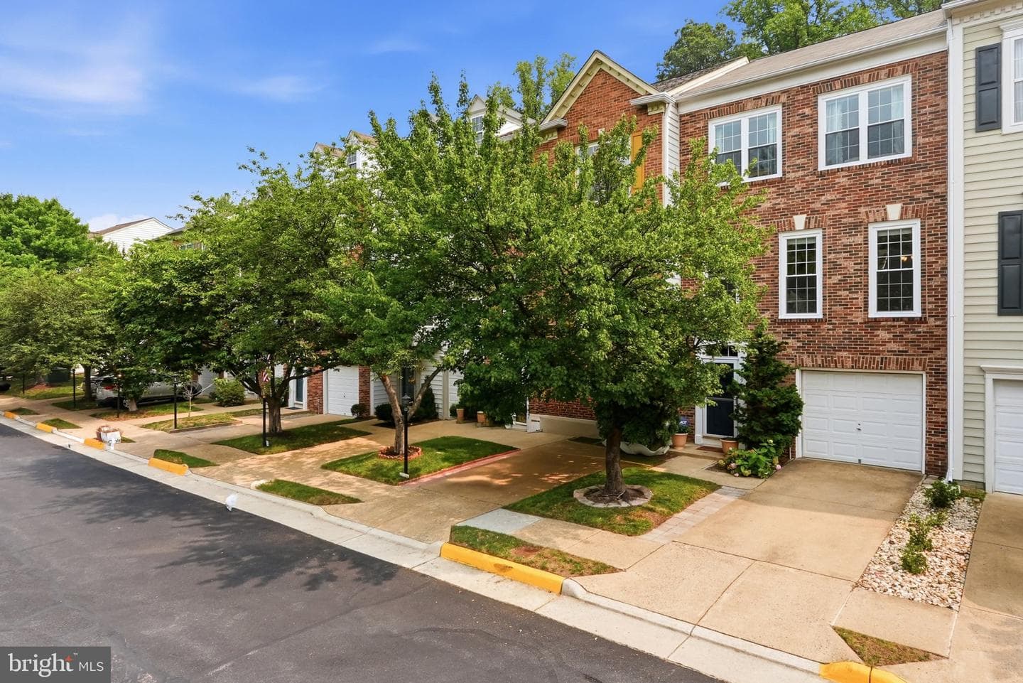 5439 Summer Leaf Lane photo 2