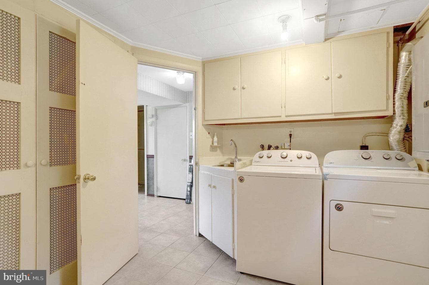 4904 Lawrence Street photo 17