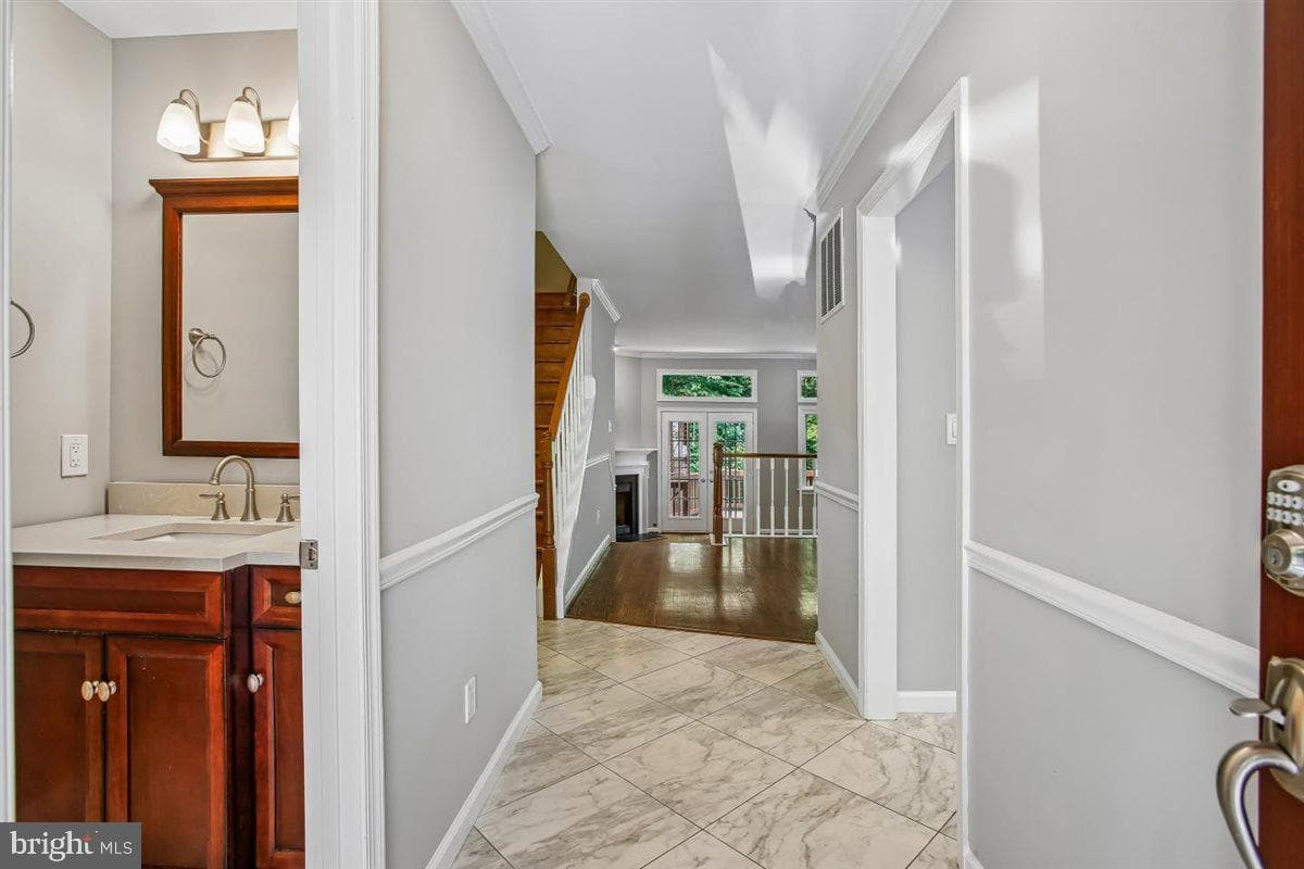 8044 Galla Knoll Circle photo 6