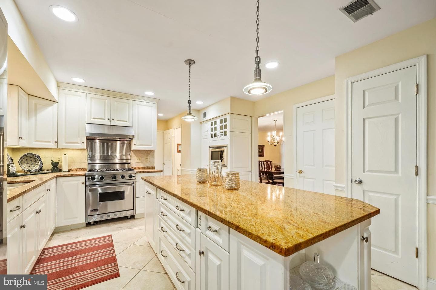 10915 Belgravia Court photo 15