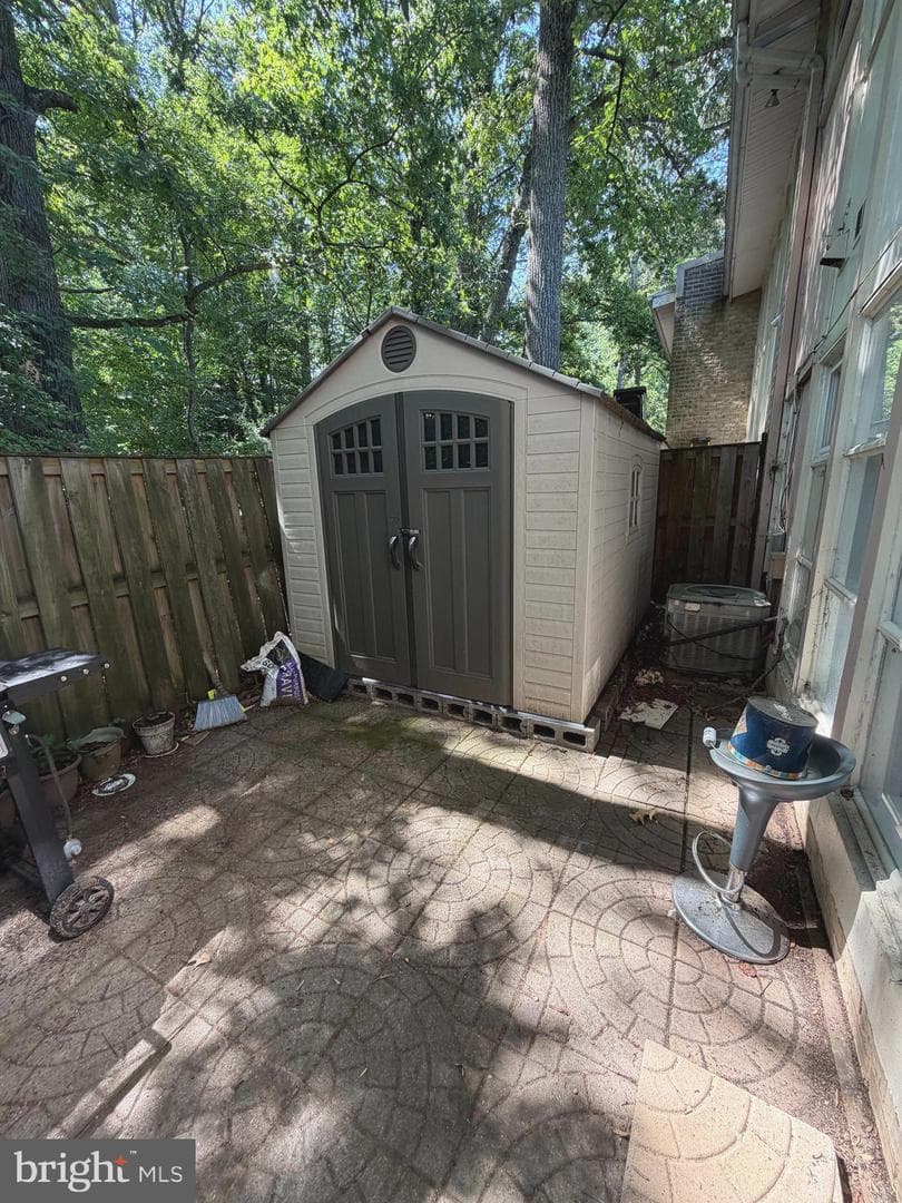 4429 Forest Glen Court photo 3