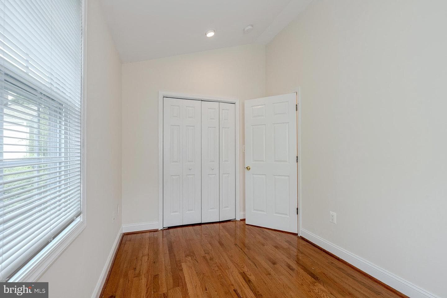 2923 Fairhill Road photo 21