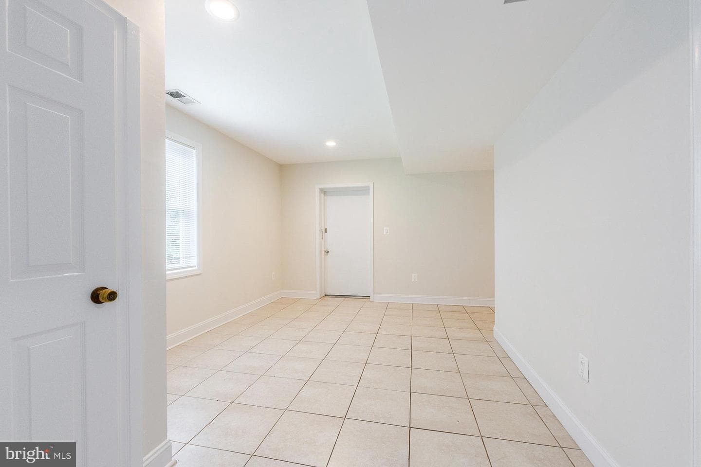 2923 Fairhill Road photo 28
