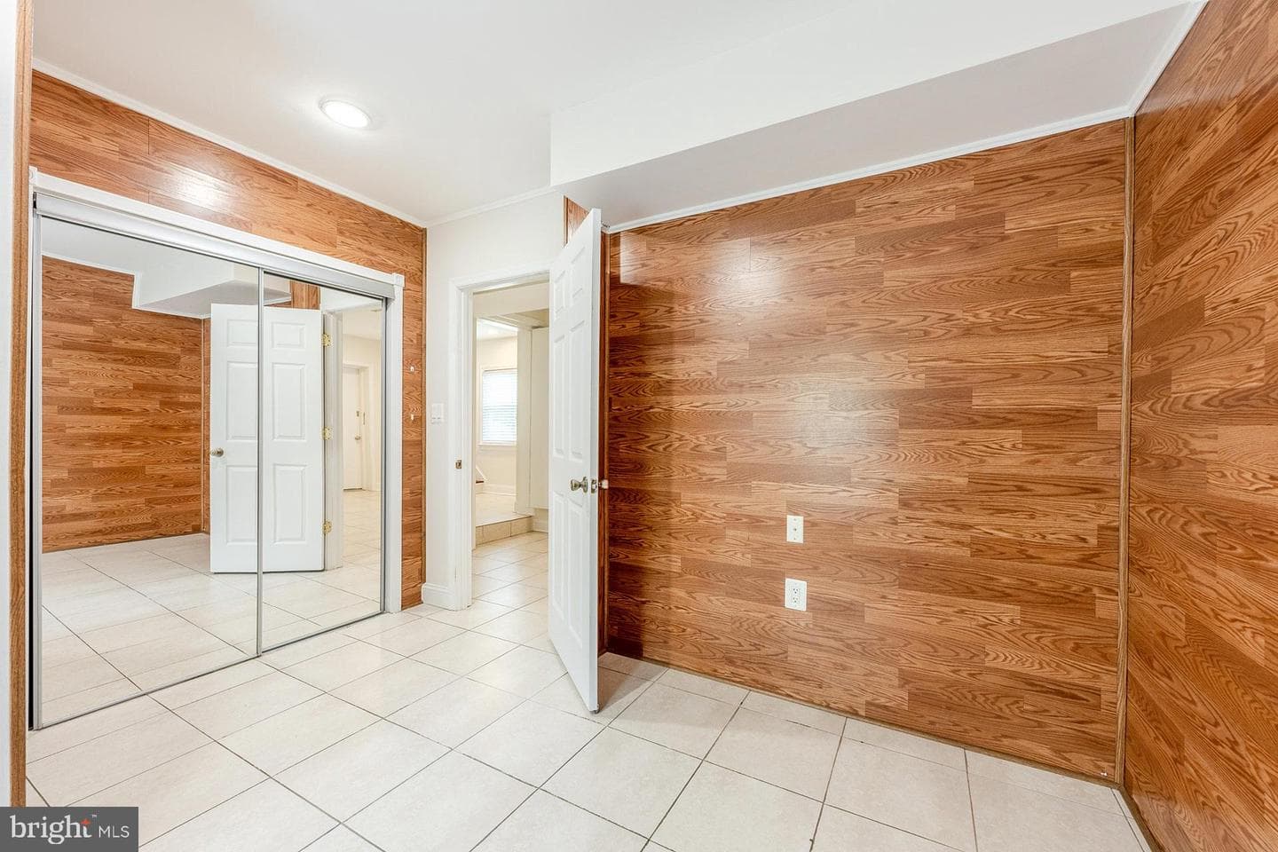 2923 Fairhill Road photo 31