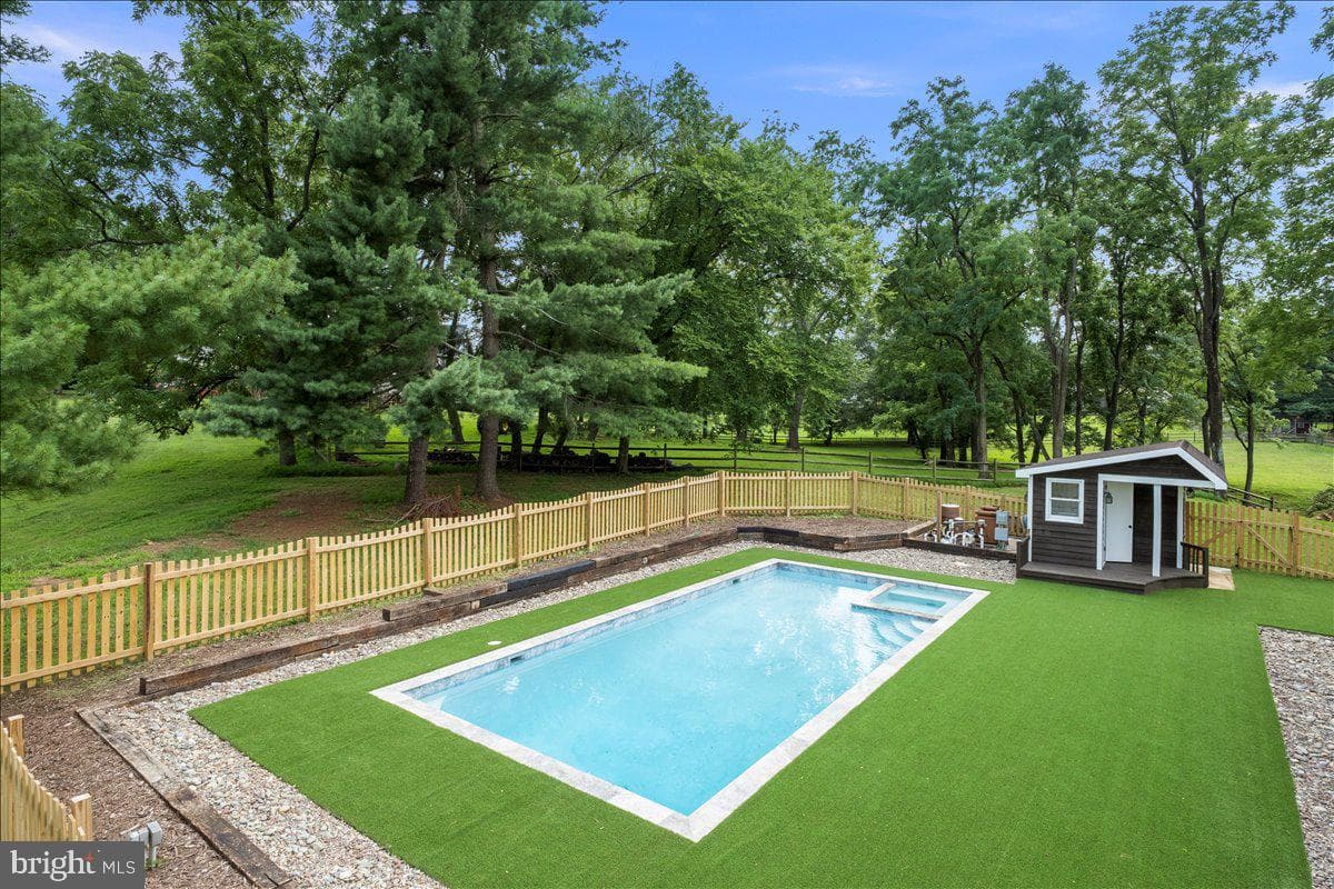 353 Gallop Wood Place photo 102
