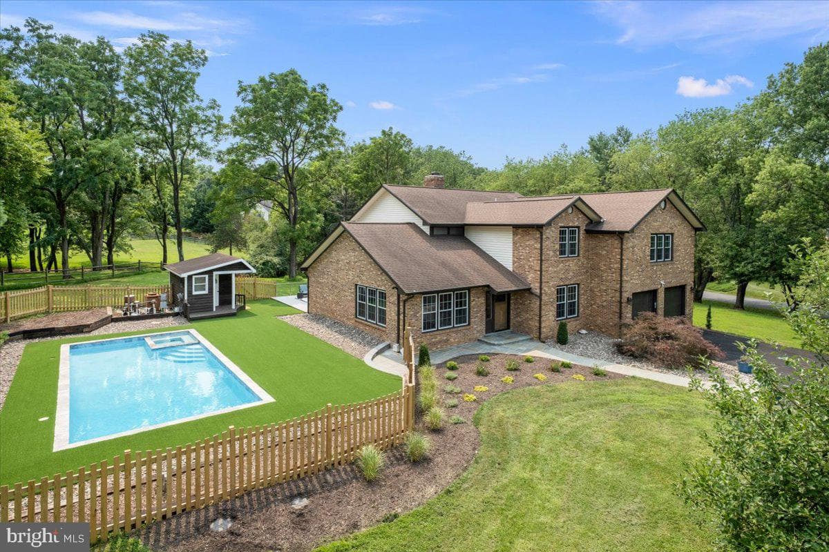 353 Gallop Wood Place photo 5