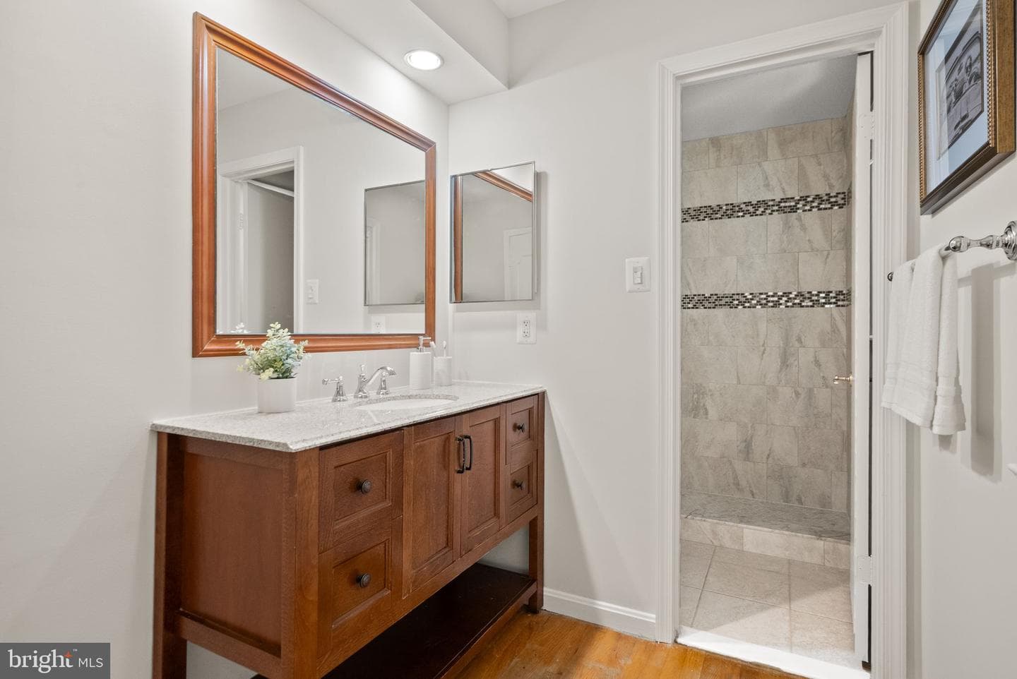 8104 Chivalry Road photo 32