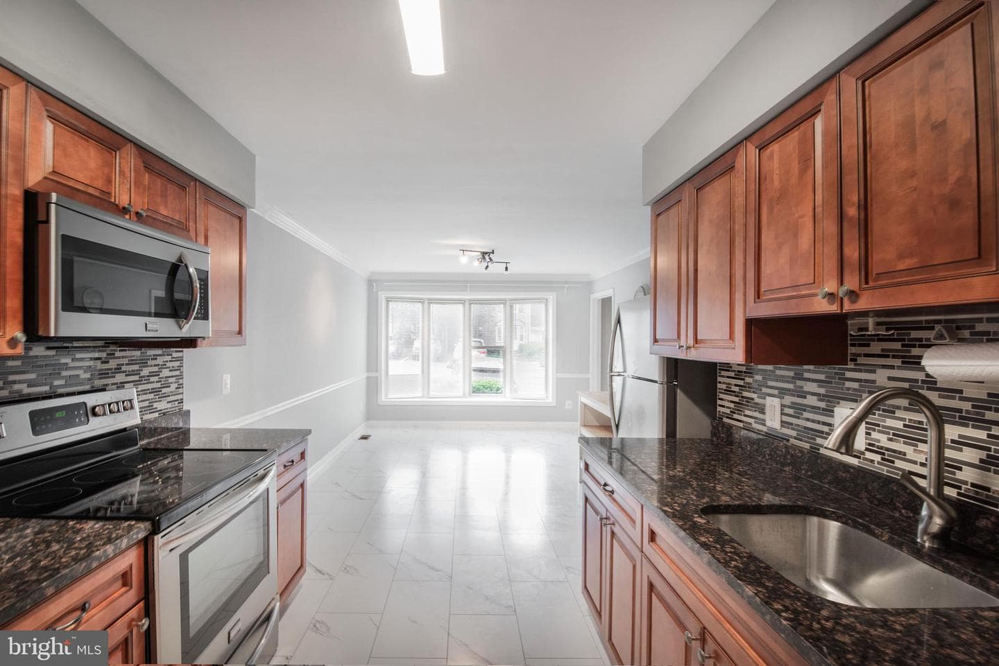 6611 Rosecroft Place photo 10