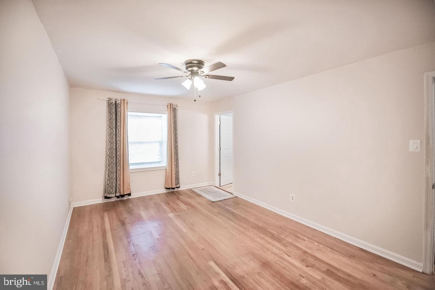 6611 Rosecroft Place photo 17