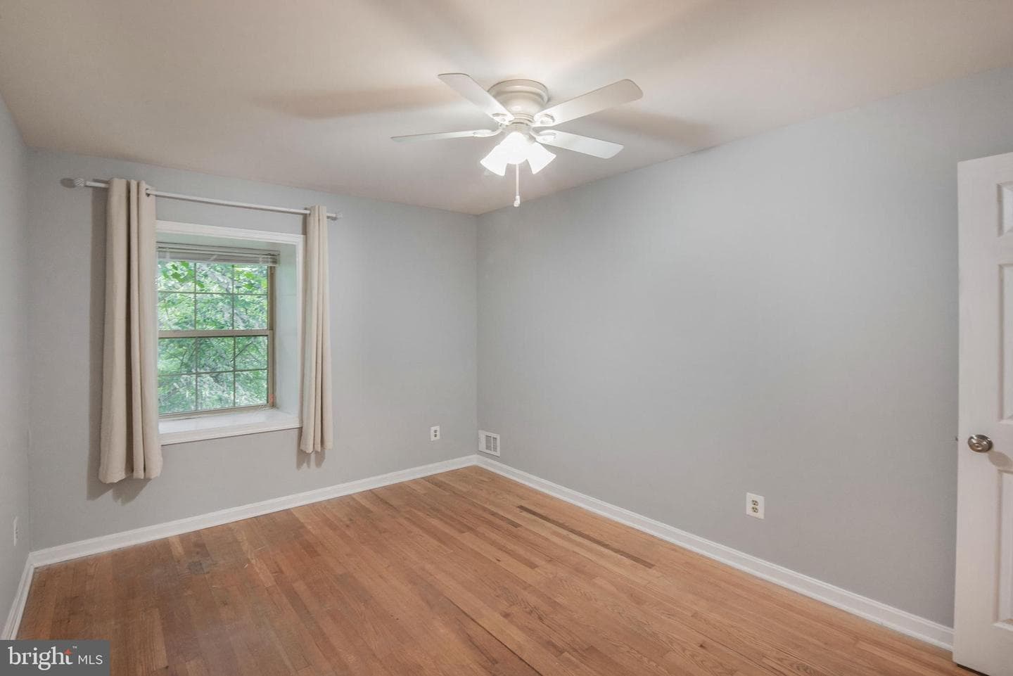 6611 Rosecroft Place photo 18