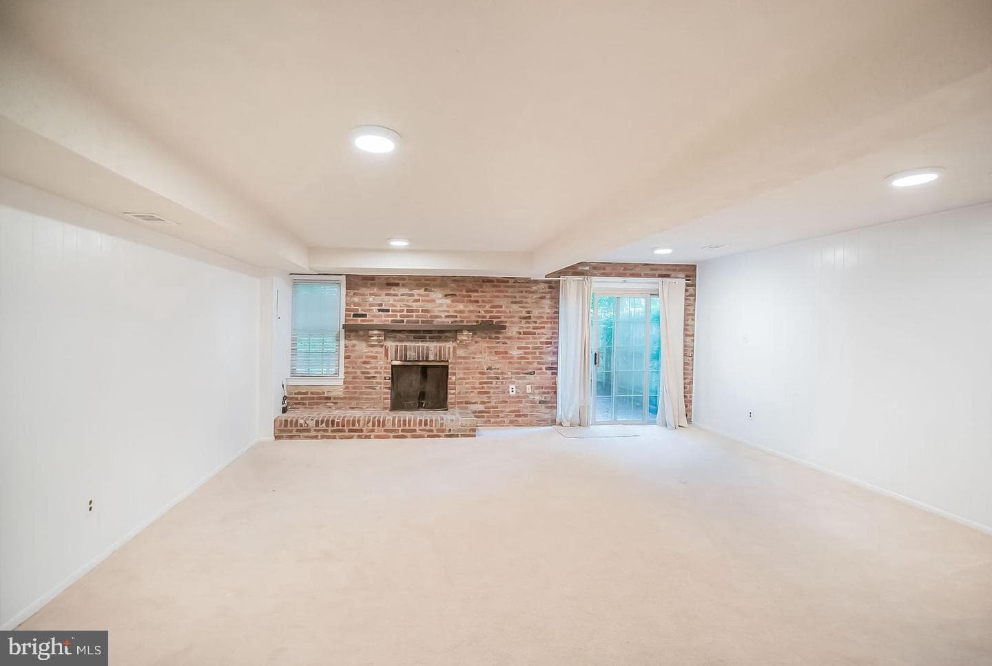 6611 Rosecroft Place photo 28